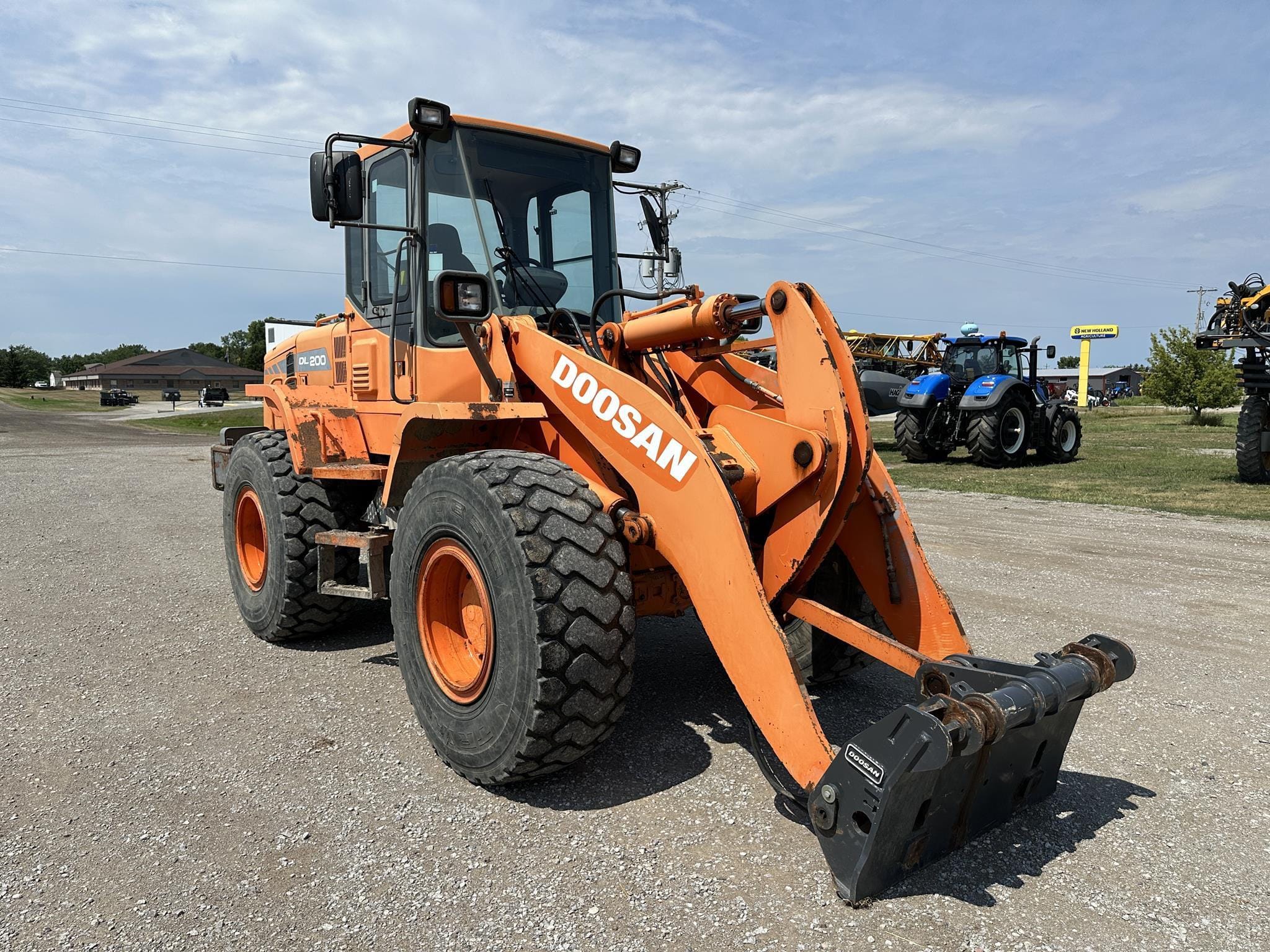 Main image  Doosan DL200