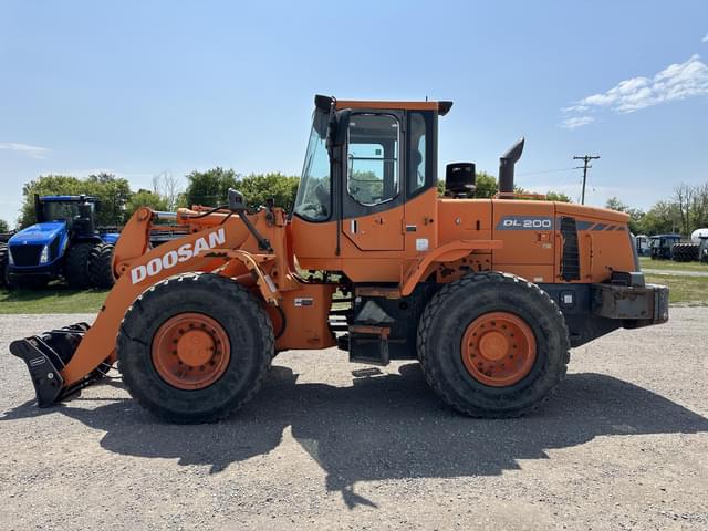 Image of  Doosan DL200 equipment image 1