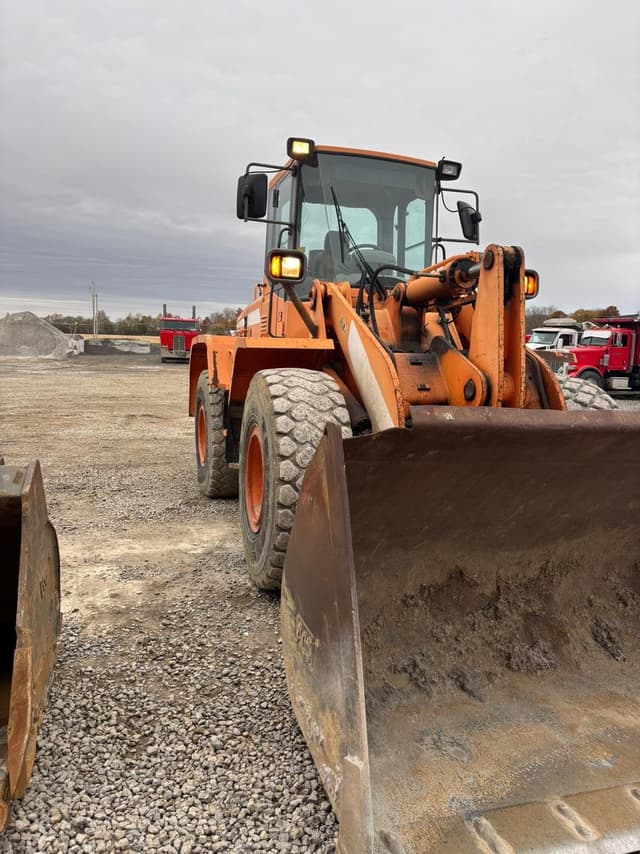 Image of  Doosan DL250 equipment image 2