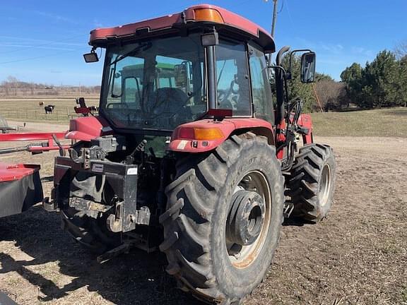 Image of Case IH Farmall 105U equipment image 3