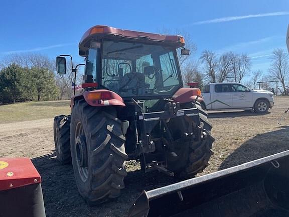 Image of Case IH Farmall 105U equipment image 4