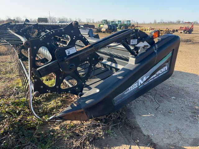 Image of MacDon FD70 equipment image 2