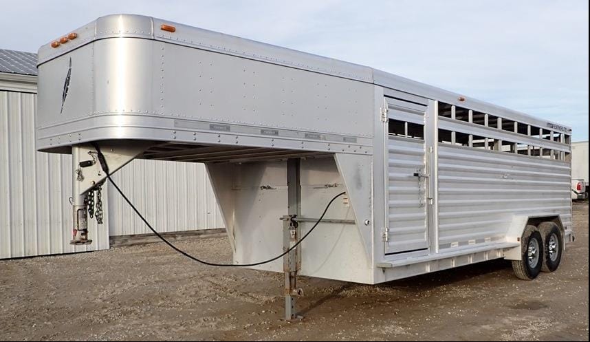 2010 Featherlite 8127 Equipment Image0