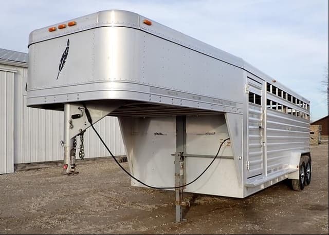 Image of Featherlite 8127 equipment image 1