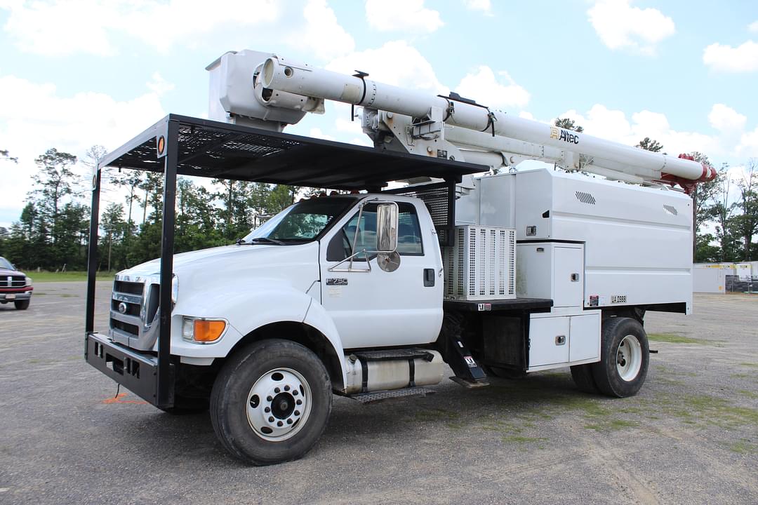 Image of Ford F-750 Primary image