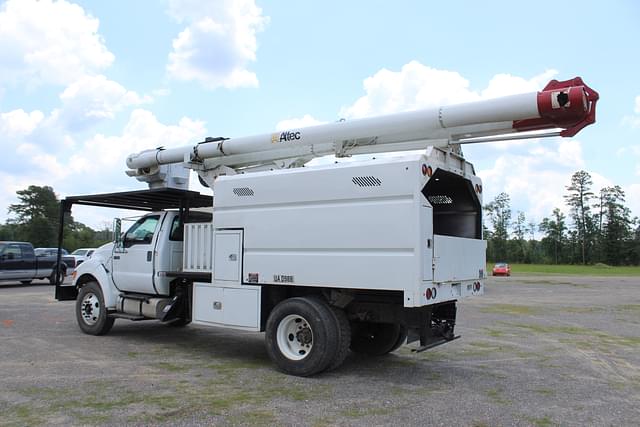 Image of Ford F-750 equipment image 2