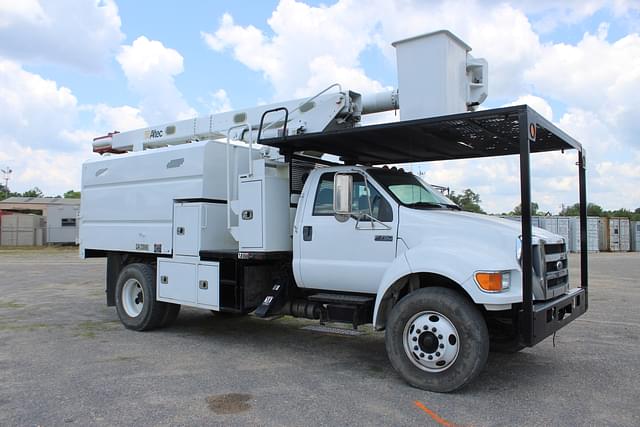 Image of Ford F-750 equipment image 1