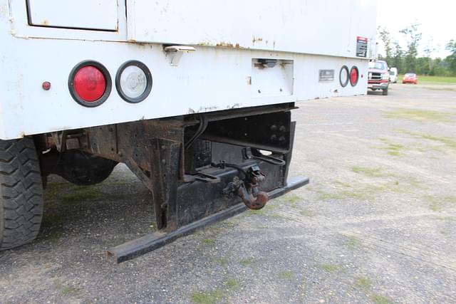 Image of Ford F-750 equipment image 4