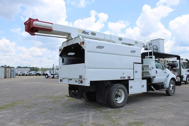 Image of Ford F-750 equipment image 3