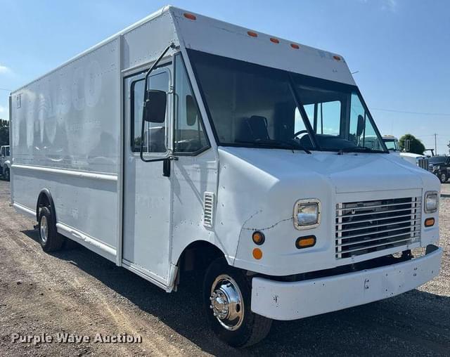 Image of Ford E-450 equipment image 2