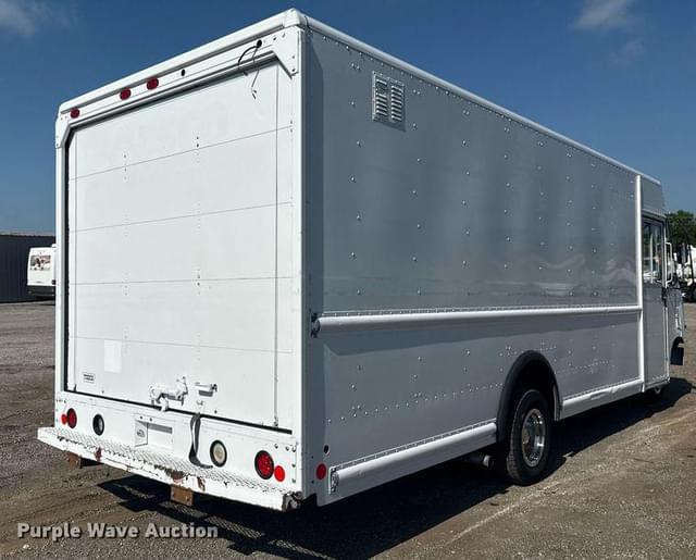Image of Ford E-450 equipment image 4