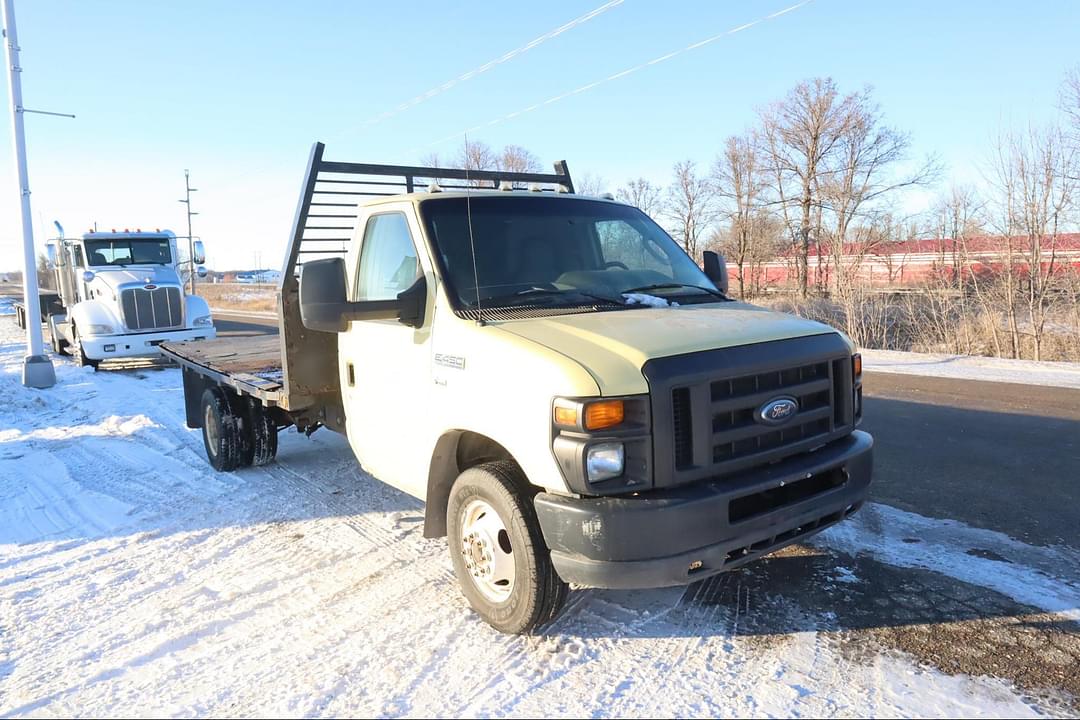 Image of Ford E-450 Primary image