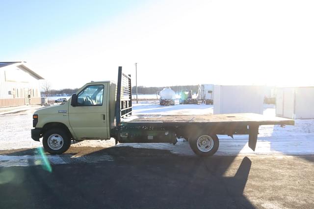 Image of Ford E-450 equipment image 4
