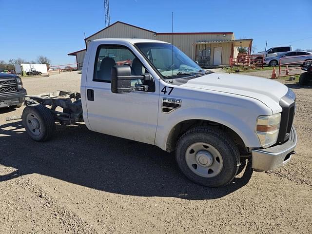 Image of Ford F-250 equipment image 3