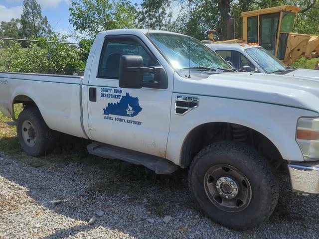 Image of Ford F-250 equipment image 2