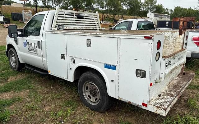 Image of Ford F-250 equipment image 3