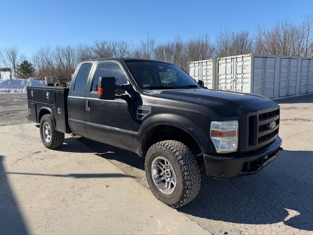 Image of Ford F-250 equipment image 1