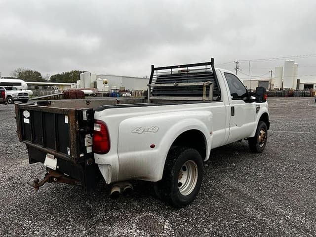 Image of Ford F-350 equipment image 2