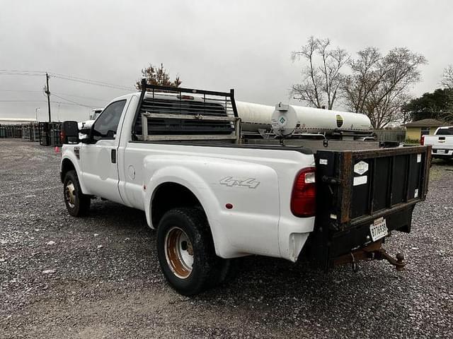 Image of Ford F-350 equipment image 2