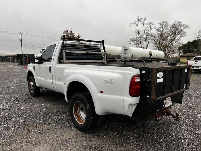 2010 Ford F-350 Equipment Image0