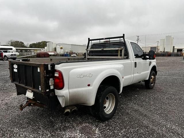 Image of Ford F-350 equipment image 3