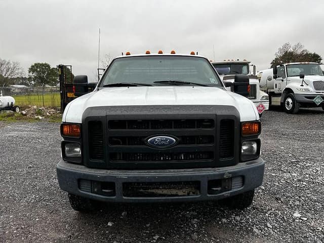 Image of Ford F-350 equipment image 4