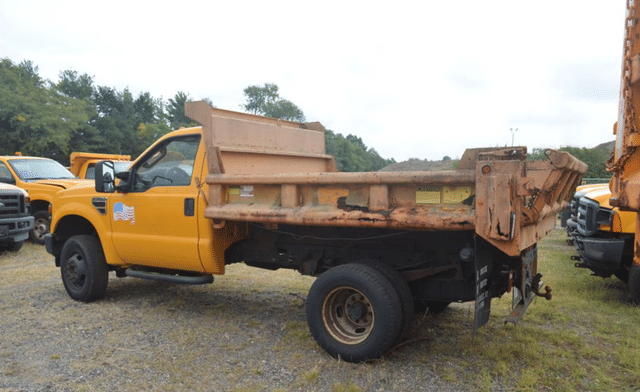 Image of Ford F-350 equipment image 1