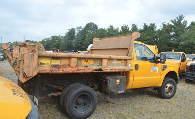 Image of Ford F-350 equipment image 3
