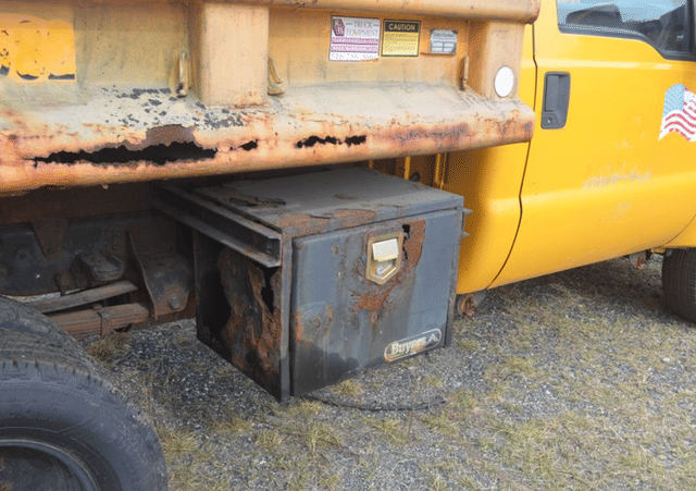 Image of Ford F-350 equipment image 4