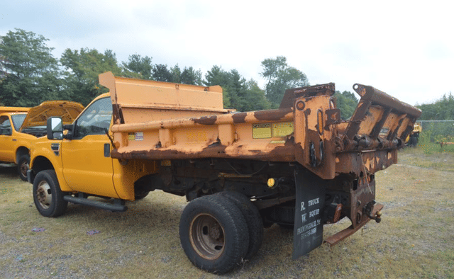 Image of Ford F-350 equipment image 2