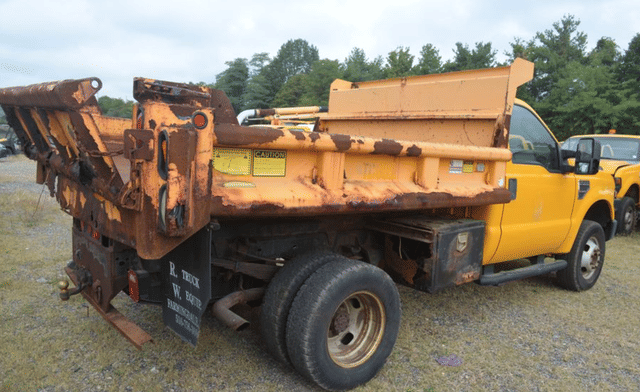Image of Ford F-350 equipment image 3