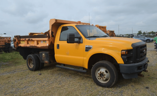 Image of Ford F-350 equipment image 4