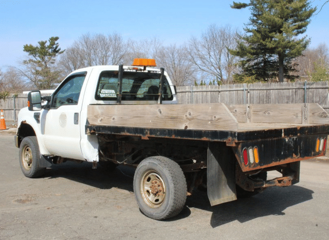 Image of Ford F-350 equipment image 1