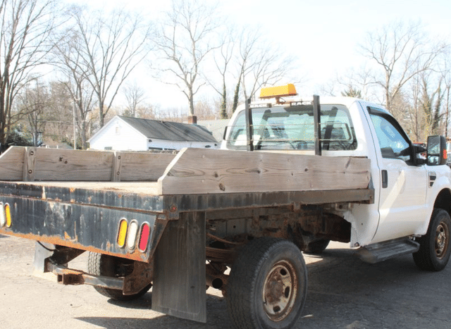 Image of Ford F-350 equipment image 3