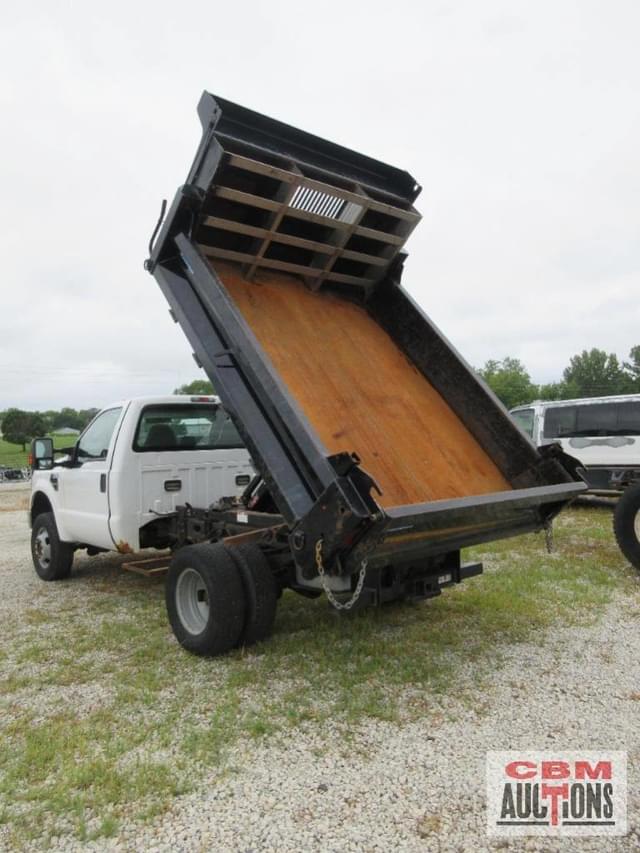 Image of Ford F-350 equipment image 4