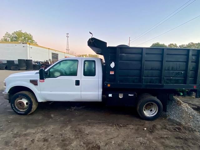 Image of Ford F-350 equipment image 4