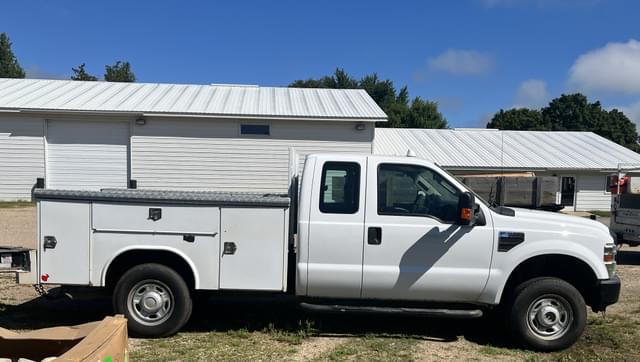 Image of Ford F-350 equipment image 4
