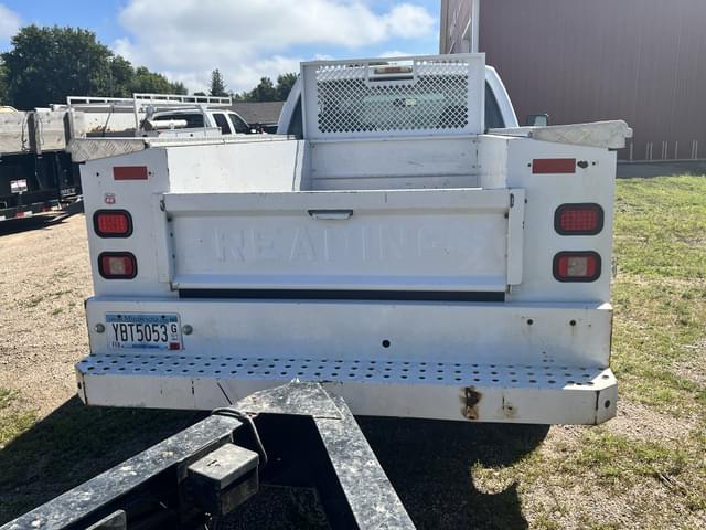 Image of Ford F-350 equipment image 3