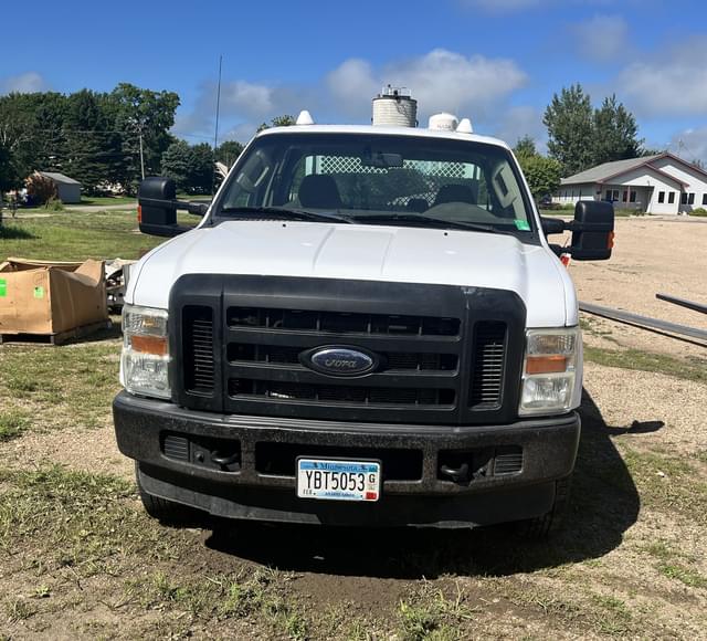 Image of Ford F-350 equipment image 1