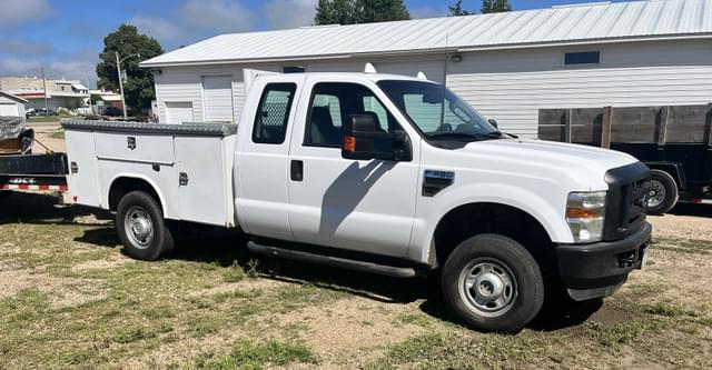 Image of Ford F-350 equipment image 2