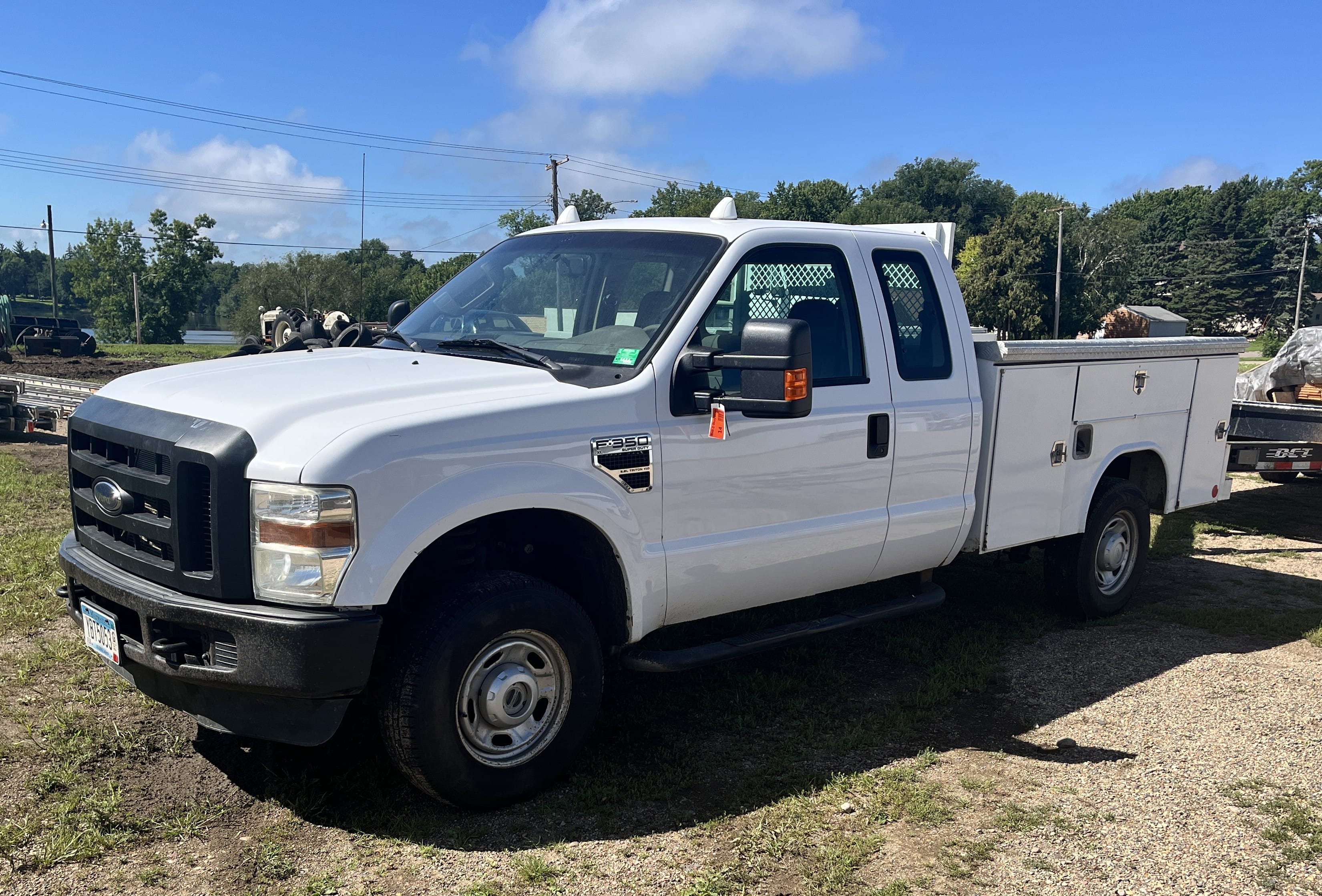 2010 Ford F-350 Equipment Image0