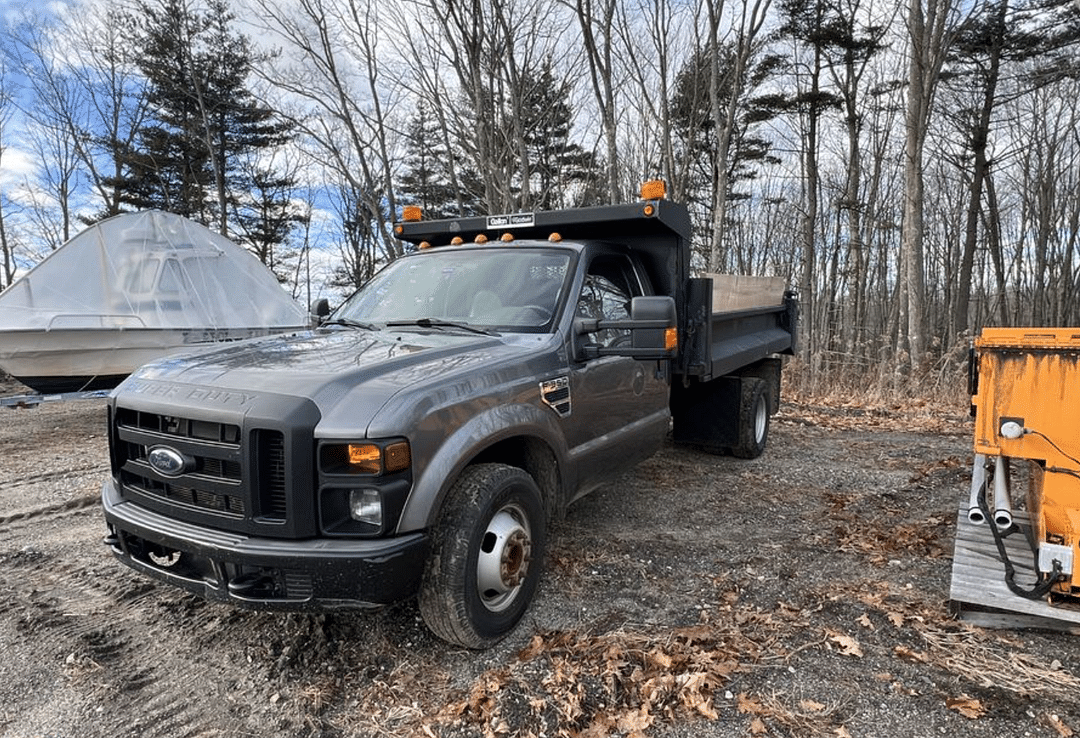 Image of Ford F-350 Primary image