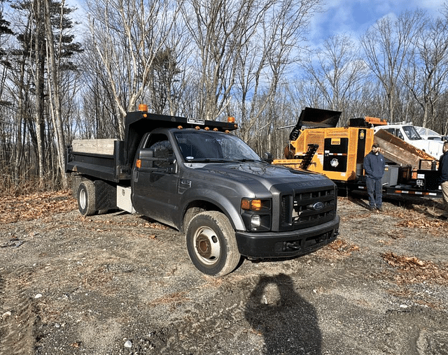 Image of Ford F-350 equipment image 4