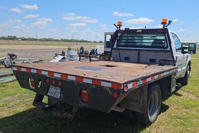 Image of Ford F-350 equipment image 3