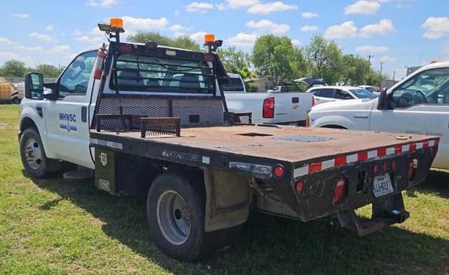 Image of Ford F-350 equipment image 2