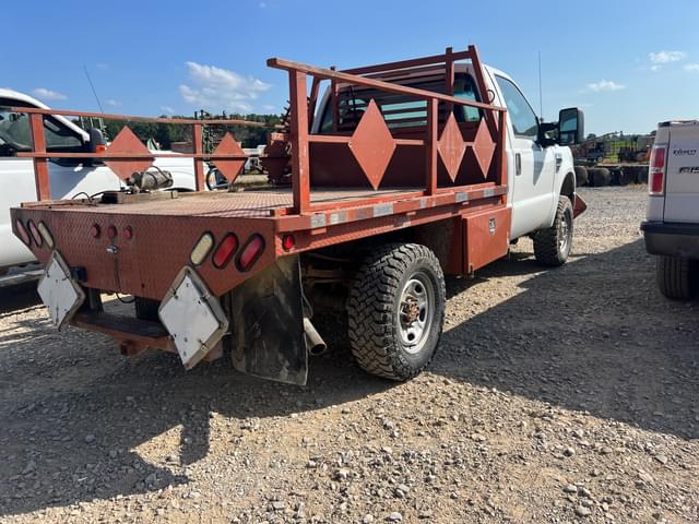Image of Ford F-350 equipment image 4