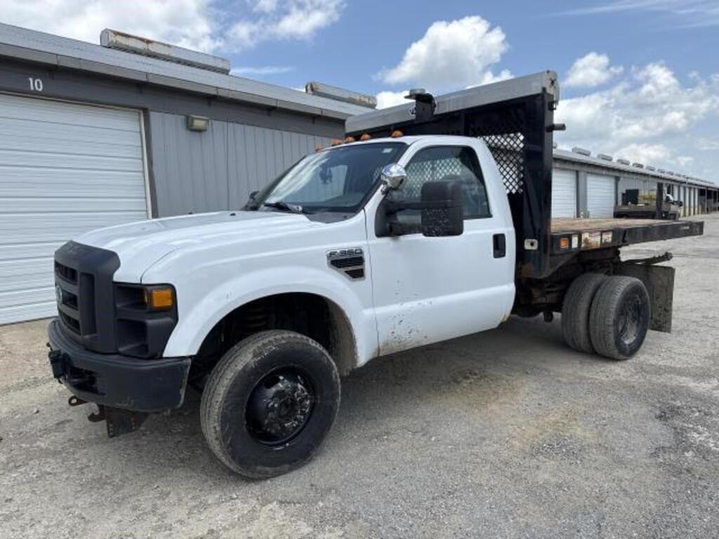 2010 Ford F-350 Equipment Image0
