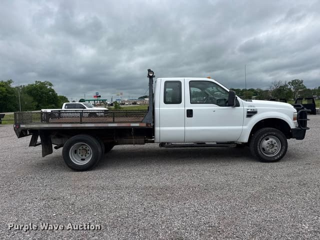 Image of Ford F-350 equipment image 3