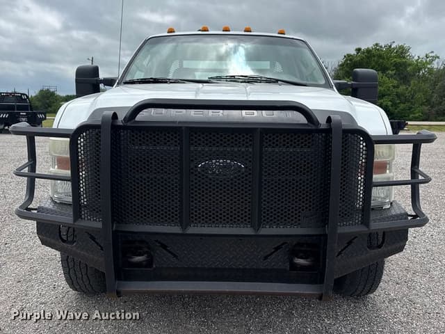 Image of Ford F-350 equipment image 1