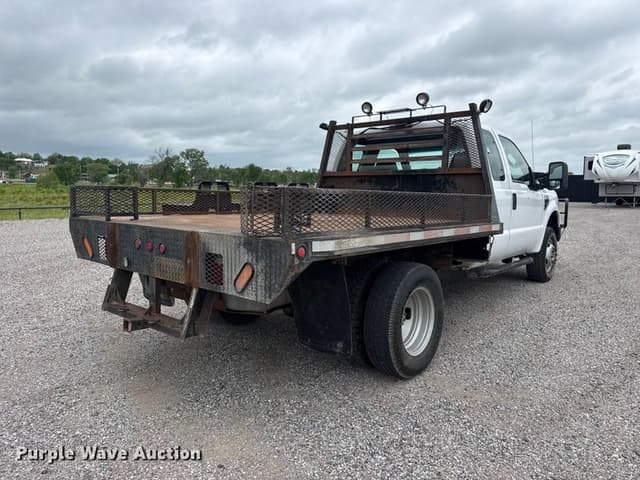 Image of Ford F-350 equipment image 4